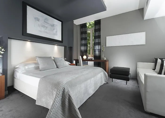 Metropolis Hotel 4*