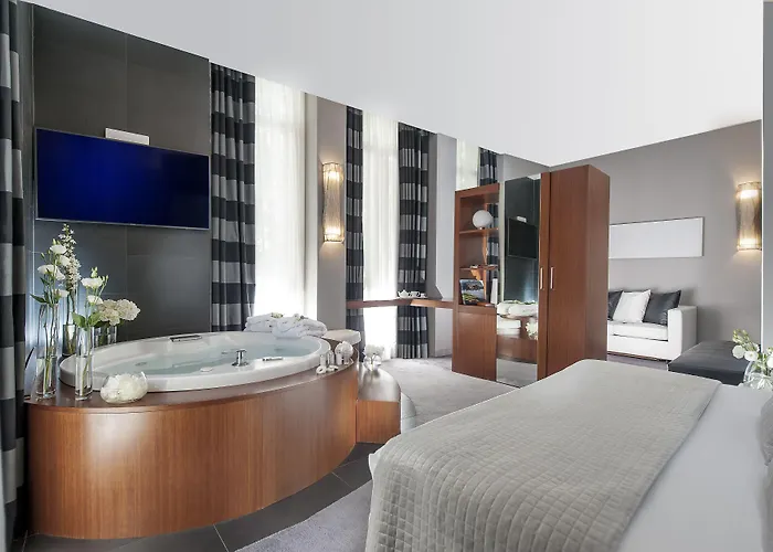 Metropolis Hotel