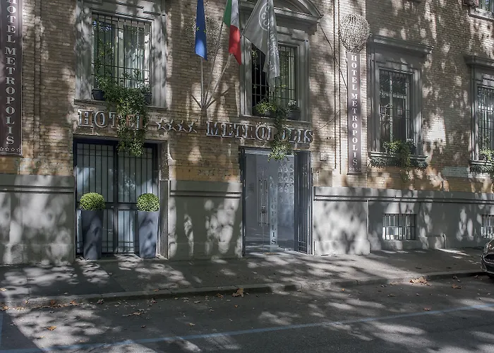 Metropolis Hotel 4*